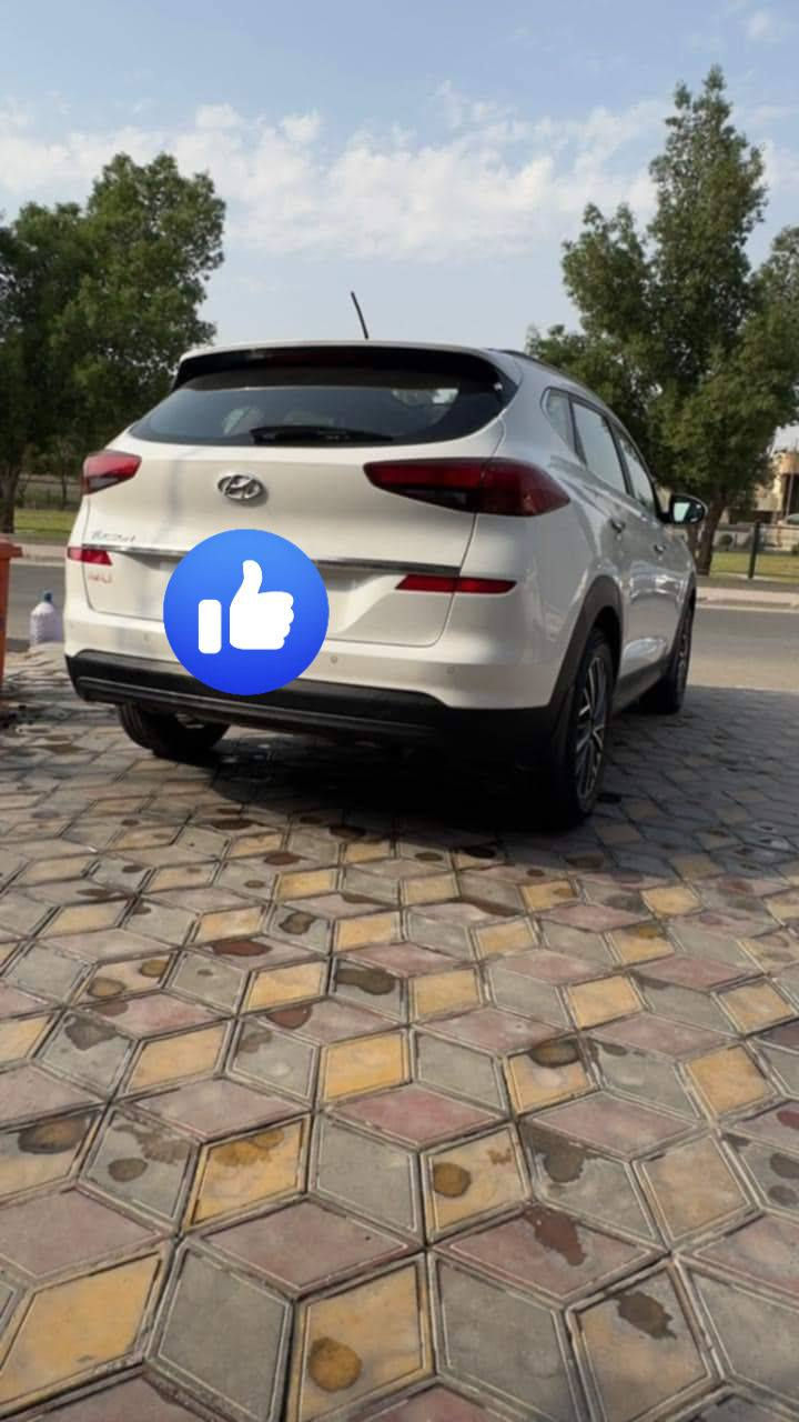 توسان 2020 فول مواصفات
رقم بغداد الدولي بأسمي
ماشيه 106
بيها دعاميه مرشوشه وكارت بالباب الخلفي كلش بسيط 
مكانها واسط قضاء الزبيديه
سعرها 200 وبيها مجال بسيط
***********
