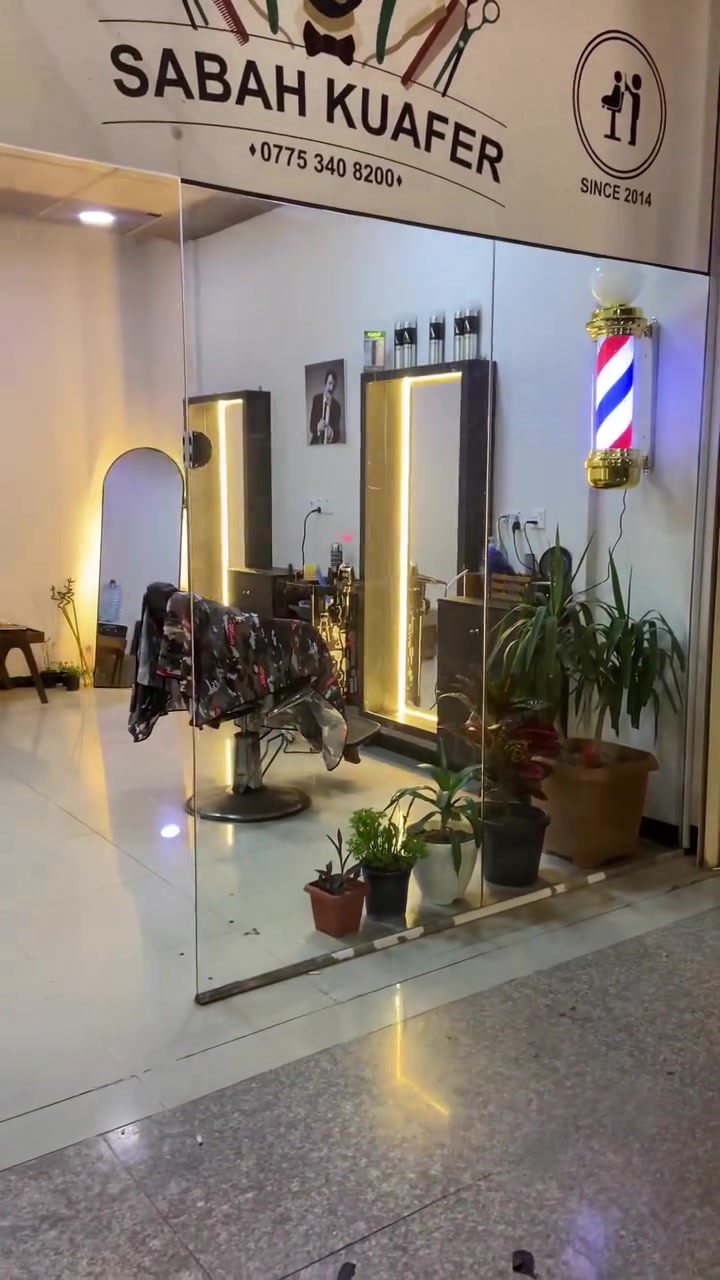 مطلوب حلاق ذو خبره عاليه ماريد دوره يشتغل ايجار او نص ***********رقم الهاتف مكان المحل مميز كركوك شارع الجمهوريه خلف محكمه القديمه مودا مول اي استشاره رقم الهاتف والفيس موجود
