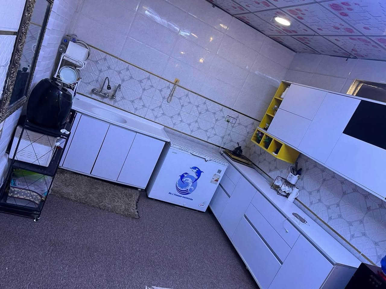 بيت للبيع المساحه 100متر مربع ركن يحتوي عله استقبال وغرفه نوم. وصاله ومطبخ شارع  المطار مقابل قريه الغدير عمود 282 شارع المطحنه المنطقه خدمات كامله مدارس مولده انترنيت ضوئي 
***********
