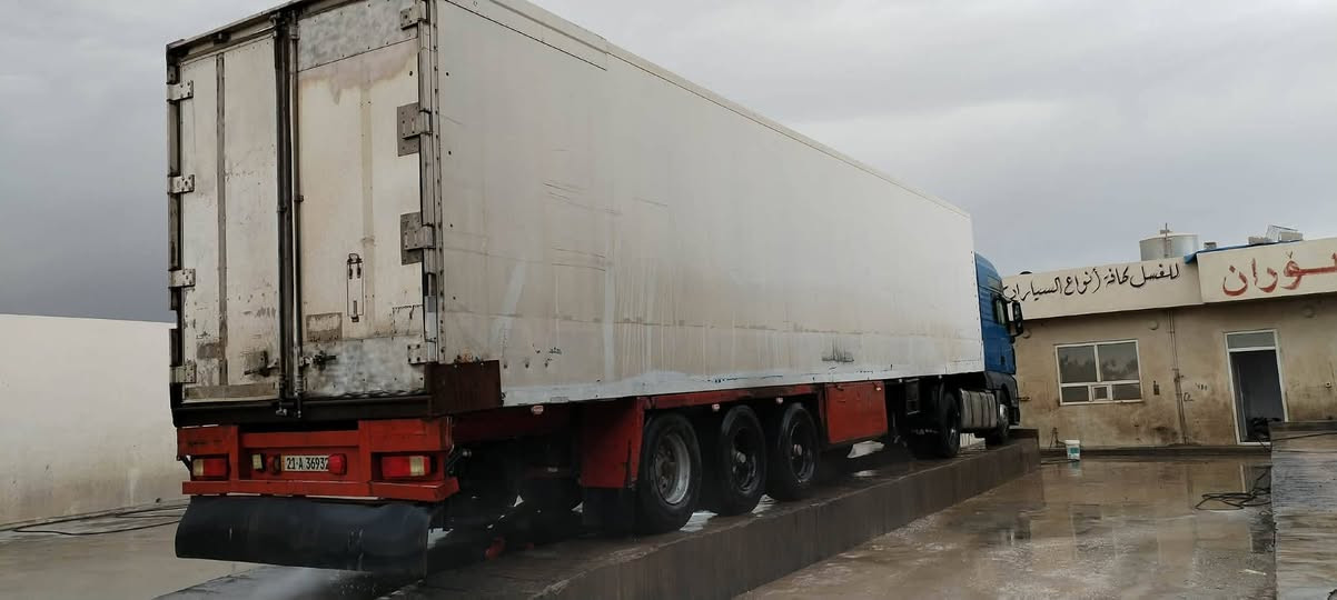 مان تيكا 2007 تخم تاير مع براد شغال كير محرك بشرط التحويل رقم الماني محرك انجكتر430كير عادي مكان سياره كلار ***********
