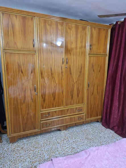 غرفة عراقيه شغل توصا درجة أولى سرير مخزن كنتور ٤ ابواب اني نجار وهذا شغلي سعرها مليون وربع بيها مجال قليل هذا رقمي *********** حي الجهاد قرب جامع النور
