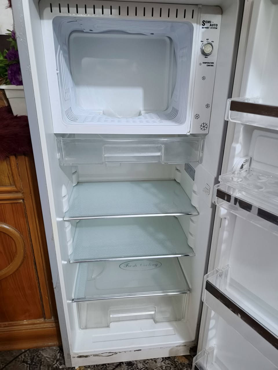 ثلاجه للبيع فقط 👉
الثلاثجه غازه طاير الماطور يشتغل 
وليك مابي سعره 75 قفل👉
مكاني نجف شراي راسلني او اتصل
***********
@إشارة
