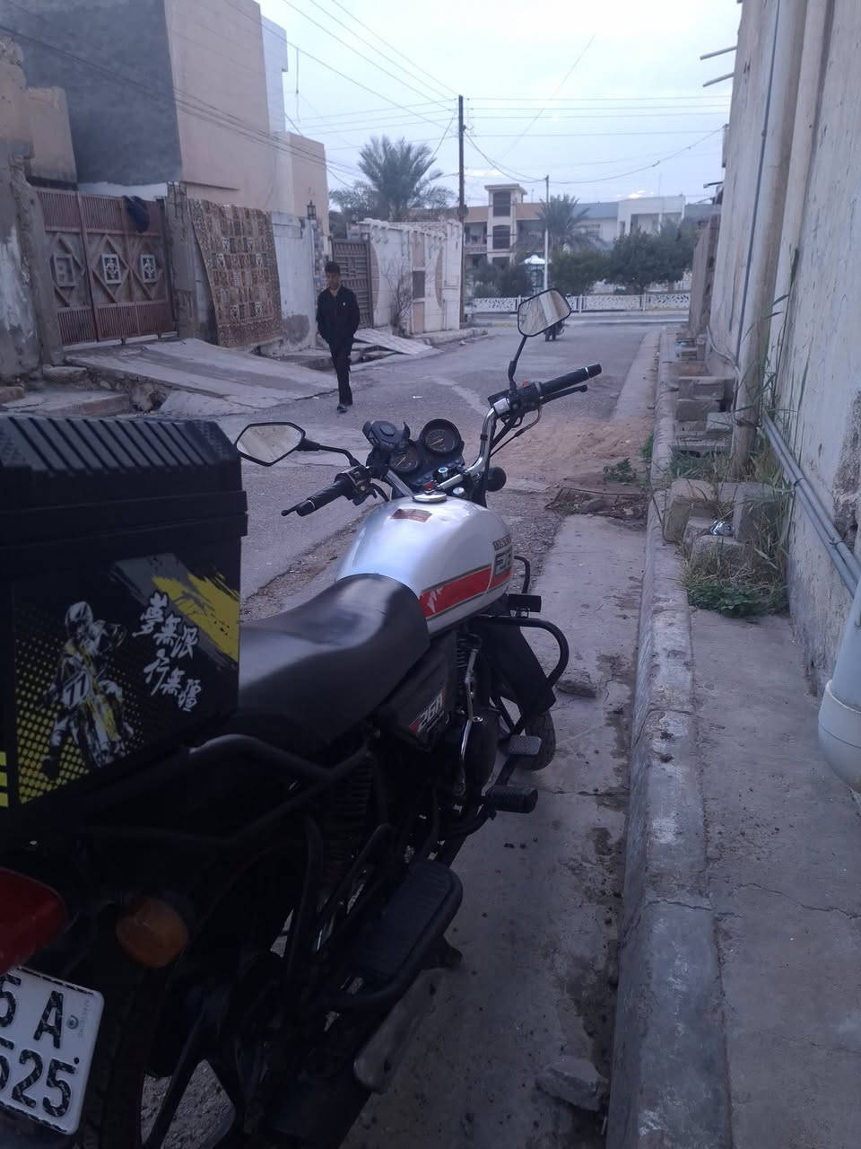 للبيع دراجه نوع دايون مسجل باسمي رقم انكليزي سنوية لل٣٠ محرك 200cc دراجه ترايك وين ما تريد ع البلاد محرك بلادي للتواصل 
***********
