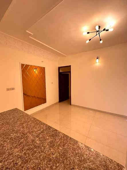 🏠 بيت للإيجار – مساحة 80 متر
📍 المنصور / حي المتنبي / خلف مول المنصور 

👨‍👩‍👧‍👦 سكني (عوائل)
🏢 أو تجاري (شركات)

🔑 مجهز كاونتر وسبالت

✨ المواصفات:
🛋️ صالة
🍽️ مطبخ
🛏️ 3 غرف نوم
🚿 صحيات

تصويرة متوفر 
📞 للاستفسار والتواصل: ***********
