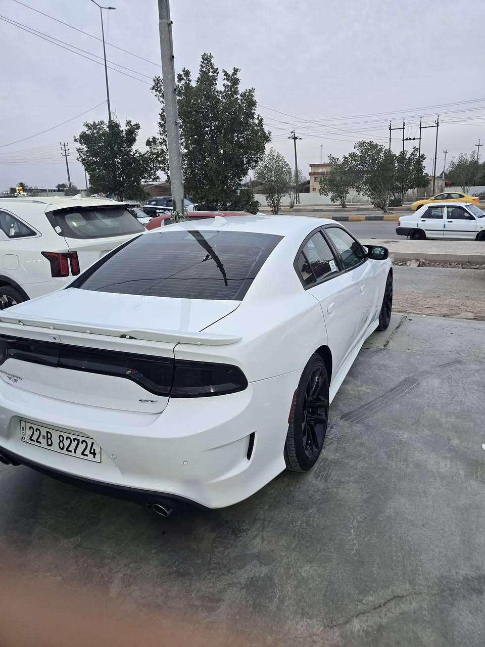 (اقره المنشور قبل ماتخابرني و بيك خير
سياره جديده اي نقص ما بيهه ابد
السياره فقط بنيد مبدل وجاملغات مفتوحات تطبيع فقط 
(سيارة  ماشية ٧٠
سياره جديده بمعنى الكلمه
رقم  اربيل الجديد كلشي جديد
المحرك : V6.  3.6L .
المواصفات :
جناح خلفي بلادي
ويل قياس 20 انچ  بلادي تخم تاير جديد
ستيرن رياضي .
مقاعد رياضية  حضن
كشافات الضباب زنون .
المصابيح الأمامية مع LED .
حساسات .
شاشه كبيرة مع نظام ملاحة نفكيشن GPS .
الشاشة مع اوپشنات SRT .
سستم صوت الپاين .
مقاعد أمامية كهربائية عدد 1
تشغيل عن بعد .
محدد سرعة .
تلفون بلوتوث .
كاميرا خلفية .
كير شفتر بالستيرن .
دخول ذكي (بصمة) .
مكان السياره ديوانيه
السعر ٢٣٥
للاستفسار رقم صاحب السيارة
***********
