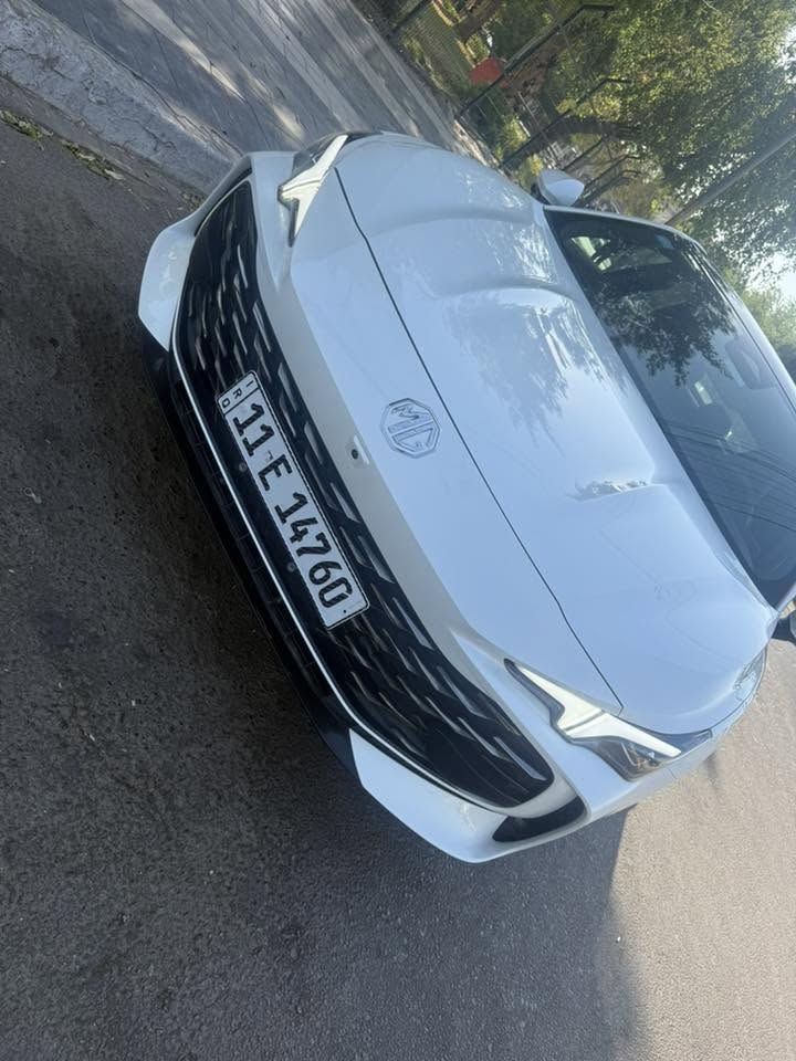 سلام عليكم  MG7 VIP
مكينة 2000 تيربو
ضمان 6 سنوات او 200 الف كيلو 
مكفولة من حادث عدة رصعة زغيرة مكانها بغداد ورقم بغداد 
سعرها 32 مليون تريد تعرف سعرها بشركة 36 مليون وداخل لون اسود مو ماروني الداخل ماروني 38 مليون 
سيارة ماشية 2800 كيلو 
باسمي للاستفسار ***********
