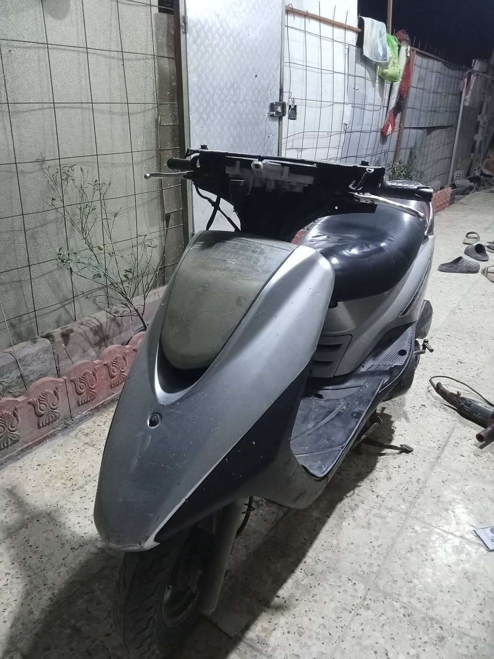 السلام عليكم دراجه بريز  140للبيع كهربائيات شغاله دشبول شغال كلشي شغال نقصها بس الوجه  السعر 275وبيها مجال بسيط ***********
