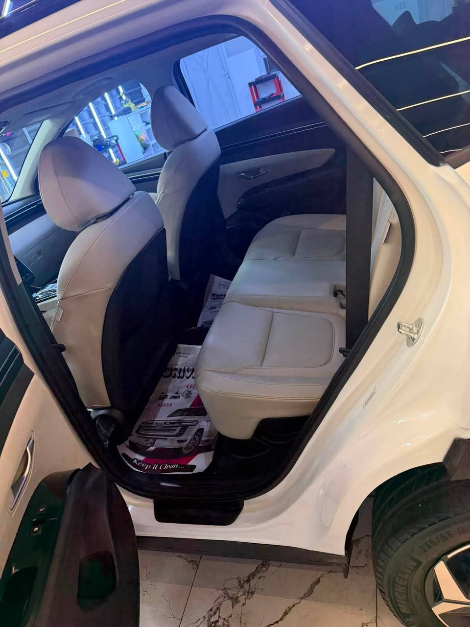 🚗 2024 HYUNDAI TUCSON LIMITED

🛠️ الضرر:  جانبي موضح في الصور
📏 عداد المسافة: 7000 الف مايل (فعلي)
📋 حالة السيارة: تشتغل (Run and Drive)
🔧 حجم المحرك:1.6L– 4 سلندر (هايبرد)
🔍 رقم الشاصي: KM8JECD18RU244474
📍 موقع السياره : بغداد 
للستفسار الاتصال ***********
