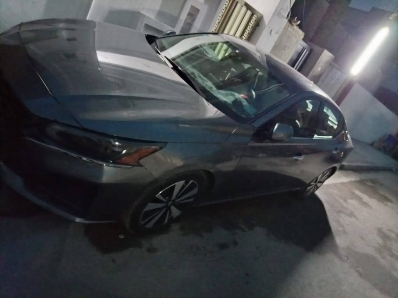 السلام عليكم من رخصت الادمن نيسان التيما ٢٠١٩ وارد أمريكي حادثه بداية دعاميه بيه قطعتين جاملغ يسره امامي وبنيد تحكم استيرن جهتين تدفئه تبريد قطعتين محرك ٢٥٠٠ فول واحد على واحد مكان سياره بغداد الغزالية شارع البداله رقم ***********او *********** سعره ١٤٠
