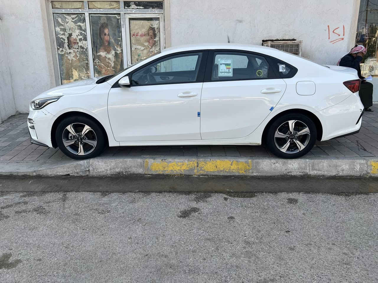 السلام عليكم 

سيراتو موديل 19 للبيع بيه جاملغ خسفه ورصعتين بلباب لوره السايق  زغار ولدعاميت مثل ماموضحه بل فيديو ماشي 48 
سياره احله من الصور ولسياره مسويله سونار  العنوان بغداد الحريه رقم الهاتف ***********بي واتساب
