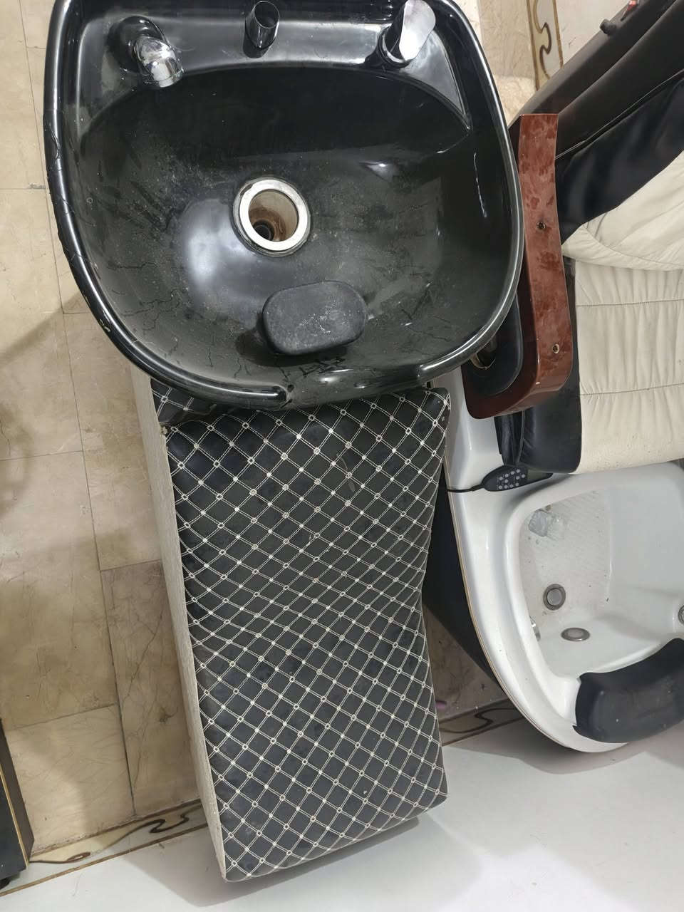 سلام عليكم اخوان عندي كراض مال حلاقه لبيع تواصل واتساب ***********
