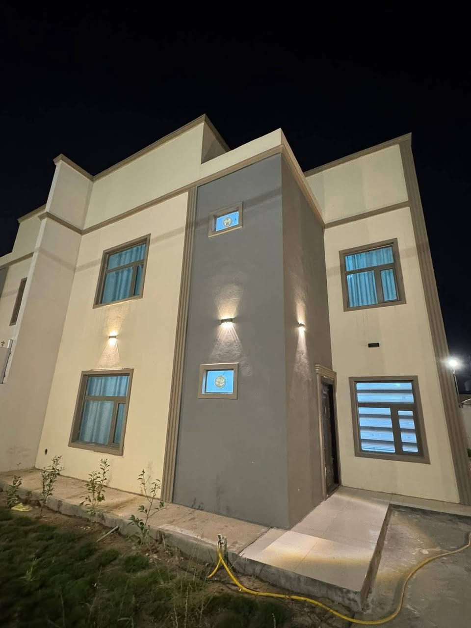 يالله
#مجمع_الأميرات_الثاني 
🏠 الدار في مجمع الأميرات 2 السكني  - قريب السنتر
الدار 250متر | طابقين | جاهز للاستلام 

بناء درجة أولى + تشطيب مرتب
3 غرف نوم + صالة واسعة + استقبال
مطبخ + صحيات
كراج + 🌿 حديقة
📌 يباع بتطلوعة سعرها مناسب - المرحلة الثانية 

👇 تريد الصور والتفاصيل؟
اكتب (تم) بالتعليقات ويوصلك كل شي فورًا
📞 اتصال / واتساب:
***********
***********
