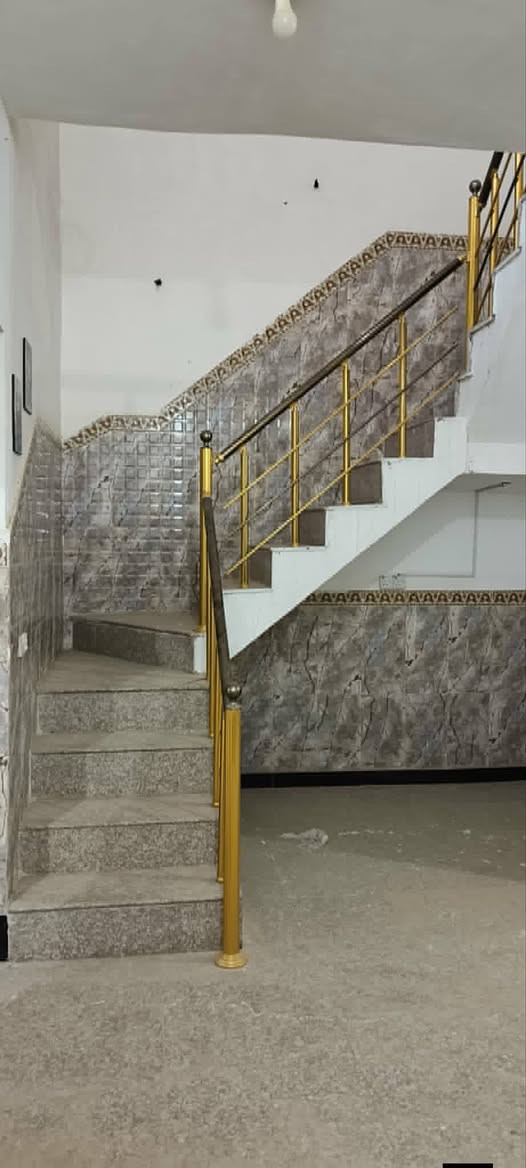 للبيع بالكفاآت مقابل المدرسة الالمانية 
بيت مساحة 156 متر طابقين بناء 2020 اربع غرف نوم
. الطابق الاول مطبخ + هول + استقبال+ غرفتين نوم + صحيات ومنور 
. الطابق الثاني غرفين نوم وهول وصحيات وسطح 
للاستفسار 
***********- واتس
***********
