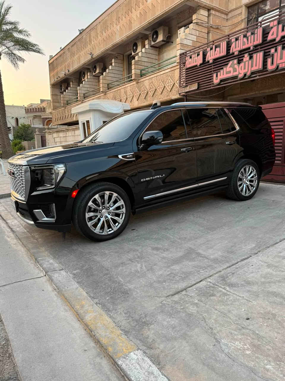 السلام عليكم

انضف جمسي دينالي 2023 
خليجي وكالة المنصور 
ماشيه 39 الف كيلو 
مغلفة PPF اصلي من هي زيرو 

•  حجم المحرك 6200 
 #كير_محرك على وضع الشركة كفالة من الفتح والتبديل 
 #كشر مكفول من الفتح و البارد والتكحيل والدبل كوت 
باستثناء بي دي ار بسيط بالباب الخلفي عكس السايق

مواصفات الدينالي غنية عن التعريف 
•بنورما 
•جكات للتحكم بصعود ونزول المركبة  
•داخل ابيض ملكي Vip
•داتو شو عرض ع الجامة الامامية 
•٣ شاشات 
•5 كامرات 360 درجه
•حساس امامي
•حساس خلفي
•رادارات اماميه
•رادارات جانبيه
•نقطه عمياء
•شاشه عداد دجتل
•مقاعد كهربائية
•مقاعد تدفئه تبريد 
•جنطه كهرباء
•صندوق ذكي
•تشغيل عن بعد
•هزاز كشن سائق للتنبيه
وباقي المواصفات المعروفة بل DENALI

السيارة نظيفه وجديدة احلى من الصور 
مكان السيارة بغداد #زيونه 

السعر  53500$
***********
