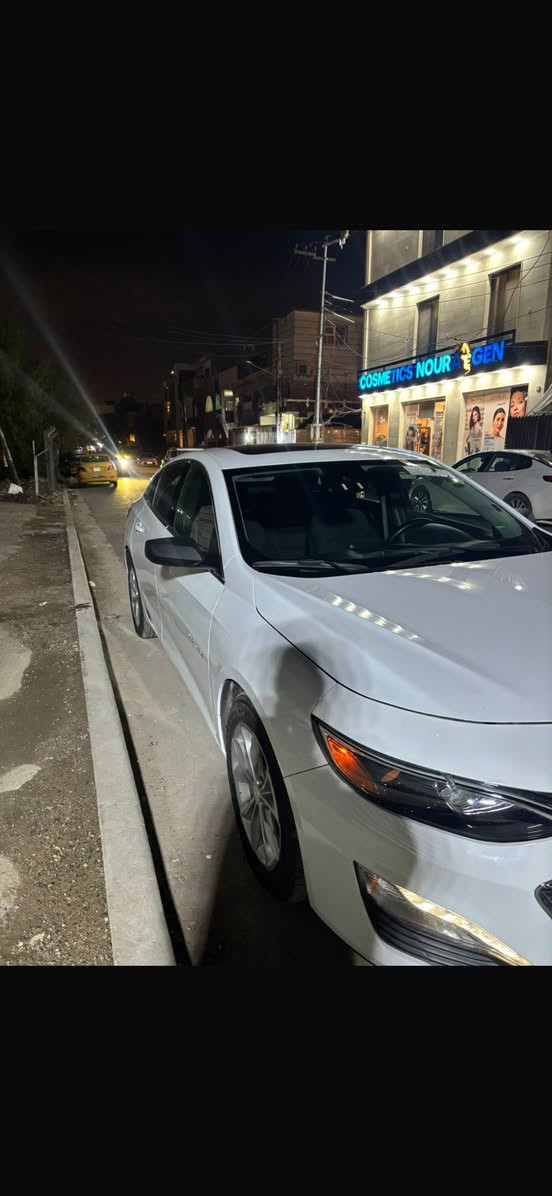 السلام عليكم
ماليبو 2024
وارد امريكي ابيض 
رقم سليمانيه بسمي 
الحادث بابين جهت اليمنه وحده تبديل اصلي وحده صبغ 
بدون دواخل لا شاصي ولا لغود 
مواصفات LT 
بصمه تشغيل 
تشغيل عن بعد 
دخول ذكي 
بانوراما 
تدفئه كشنات 
كشن كهرباء 
سايد برك بصمه 
اتو هولد 
توقف ذكي (براك)
داداشو 
تحديد مسار 
رادارات 360 درجه 
حساسات 360 درجه 
كامره دواره 
شاشه كار بلي 
ماشيه 28 الف كيلو متر 
العنوان السيديه 
السعر 155 بيها مجال 
الرقم ***********
