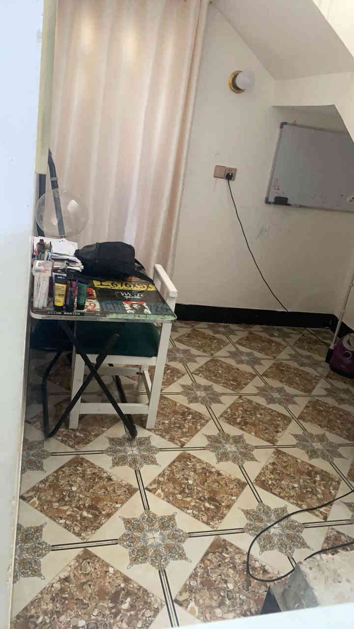 بيت للبيع في الجولان الثانية 
متكون من غرفة نوم وصالة ومطبخ وحمام وطرمة
مساحة ١٥٠ متر 
بناء ٢٠٢٣
بناء بلوك 
سعر البيع ٦٥ مع الكاونتر وبي مجال بسيط
الشارع مكصوص تأهيل للتبليط 
مقابل النزلة مال جامع الازركية يبعد دقيقتين عن سدة الازركية
للاستفسار اتصل على ***********
