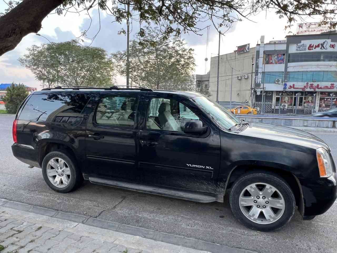 للبيع جمسي يوكن ٢٠١٣ جديد جديد فول مواصفات بيهة ٤ قطعة صبغ بدون داخل صابغين ع مود چلح  سيارة ماشي ١٠٠ الف كم ما مشتغل بال خط تخم تاير جديد محركة بشرط ٦ براغي 
مكان جاكوج مابي ابد بدون تعديل بارد 
سويجين بلاد ويا كشنات مامشكوك سلايت كشنات كهرباي دبل اكسل فول فول 
مكان كركوك 
***********
