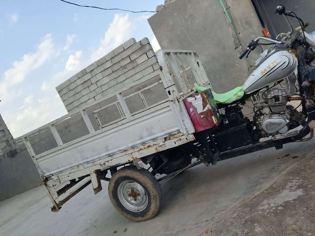 سلام عليكم ستوتة امتيار للبيع محرك خير من الله رقم وسنويه  كهربائيات كامله.  سعر 600وبيه مجال    الاستفسار    ‏‪0771 477 1385‬‏
