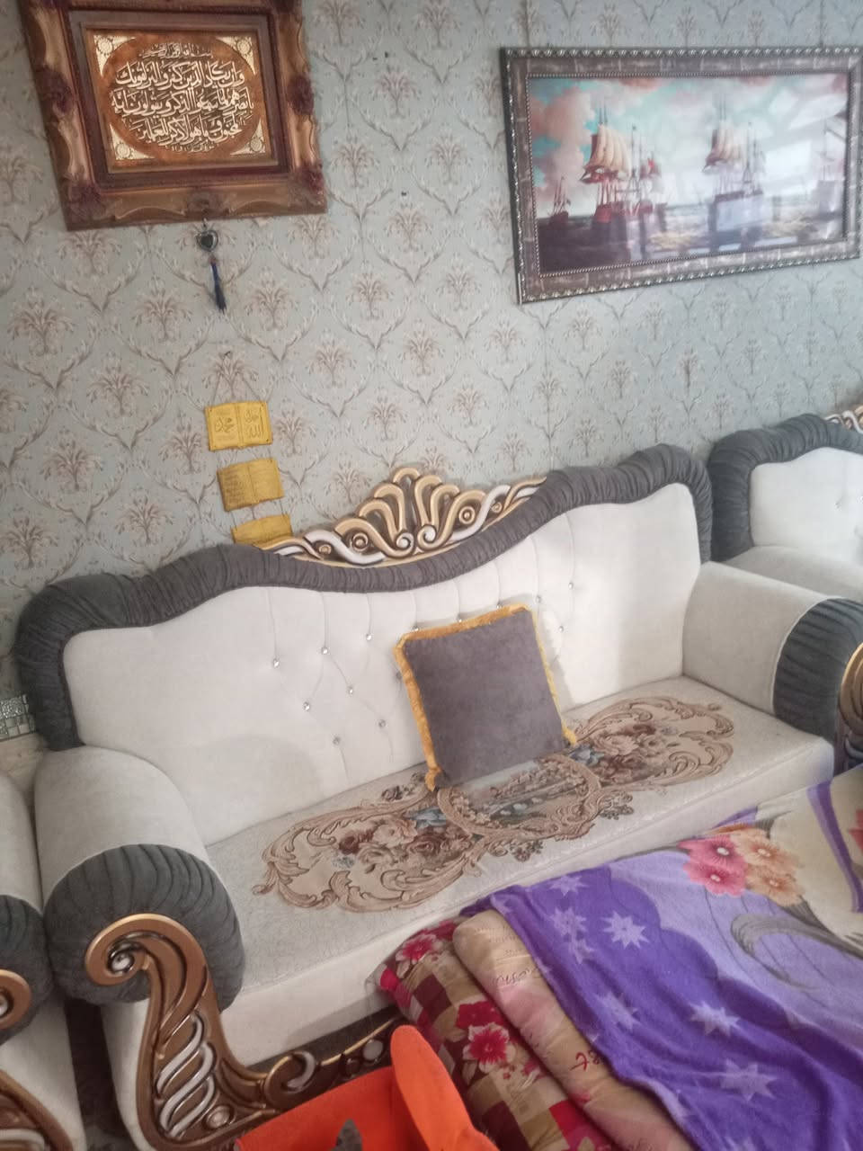 لبيع التخم خمس مقاعد ***********
