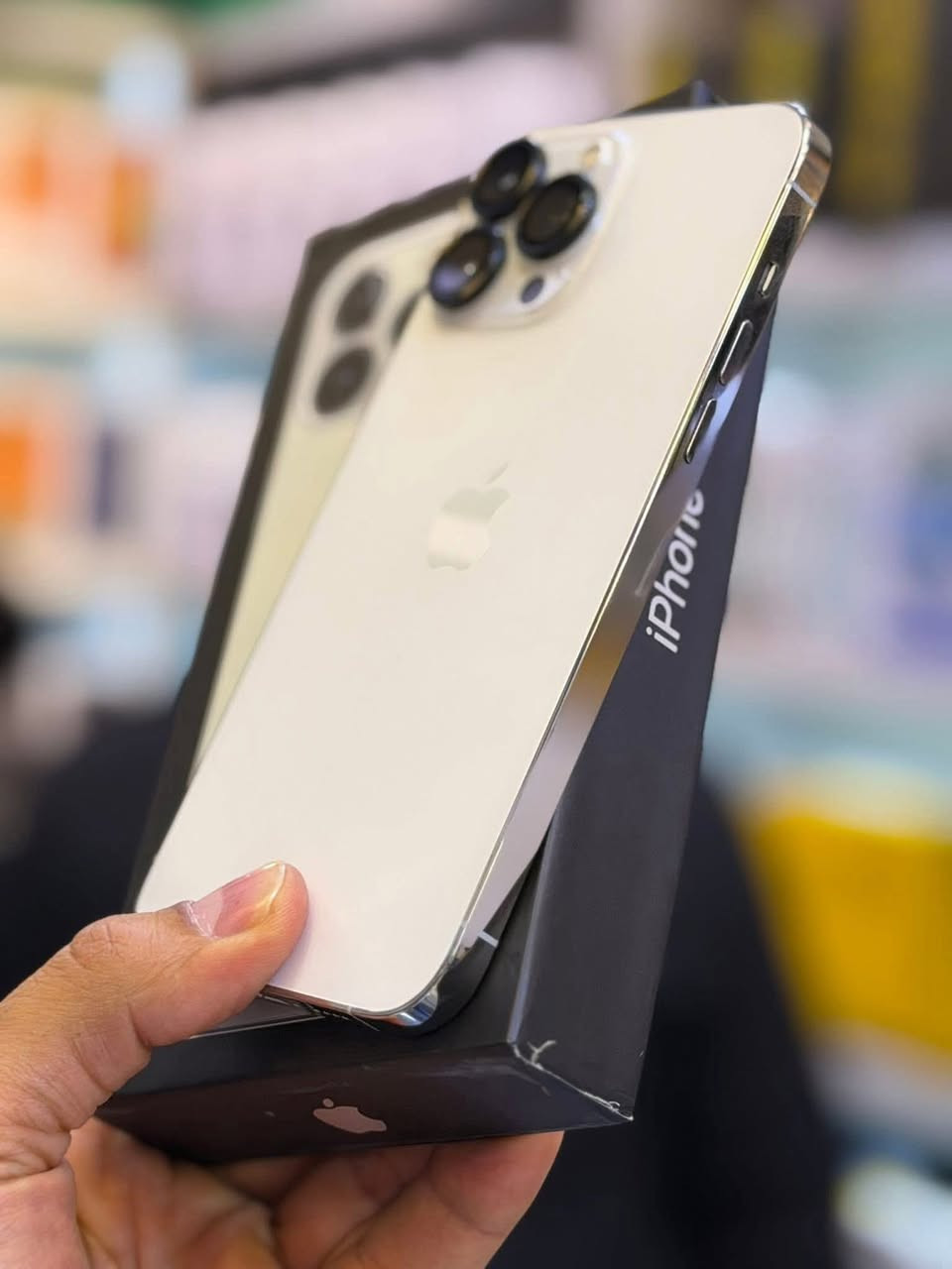 13 برو ماكس ب675 ألف 
الذاكرة 256 بطارية 76 ماستر ممفتوح كامل ملحقات 
ناصريه مركز ***********
