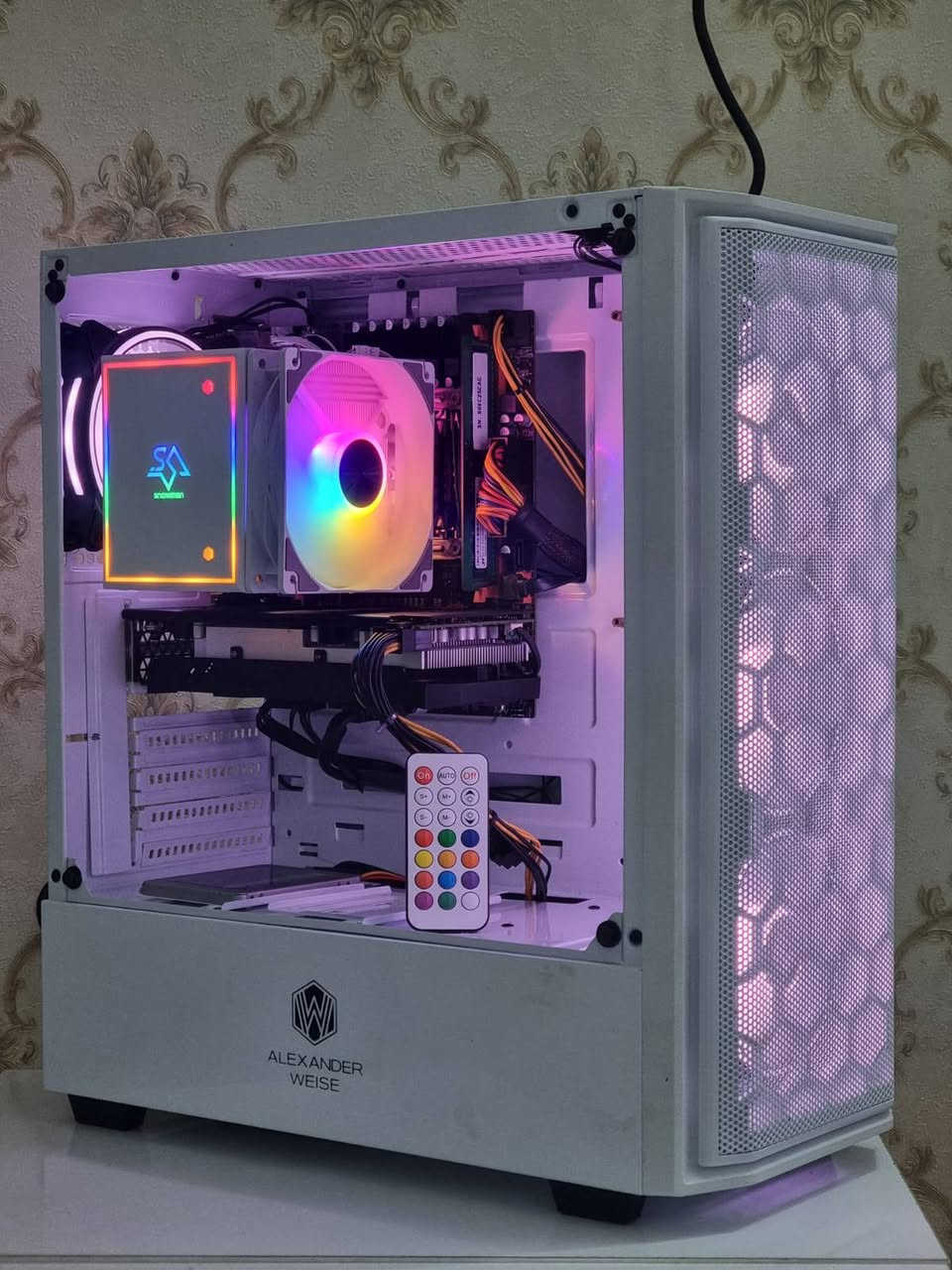 Pc gaming
موصفات 
معالج: Xeon E5-2670v3 (قريب ال Ryzen 5 3600)
رام: 16gb DDR4
كارت شاشه: RX 580 8GB 
بور سبلاي: 600W
سعر 480,000 متوفر توصيل 🛑
تواصل ارسال رساله على وتس اب : ***********
