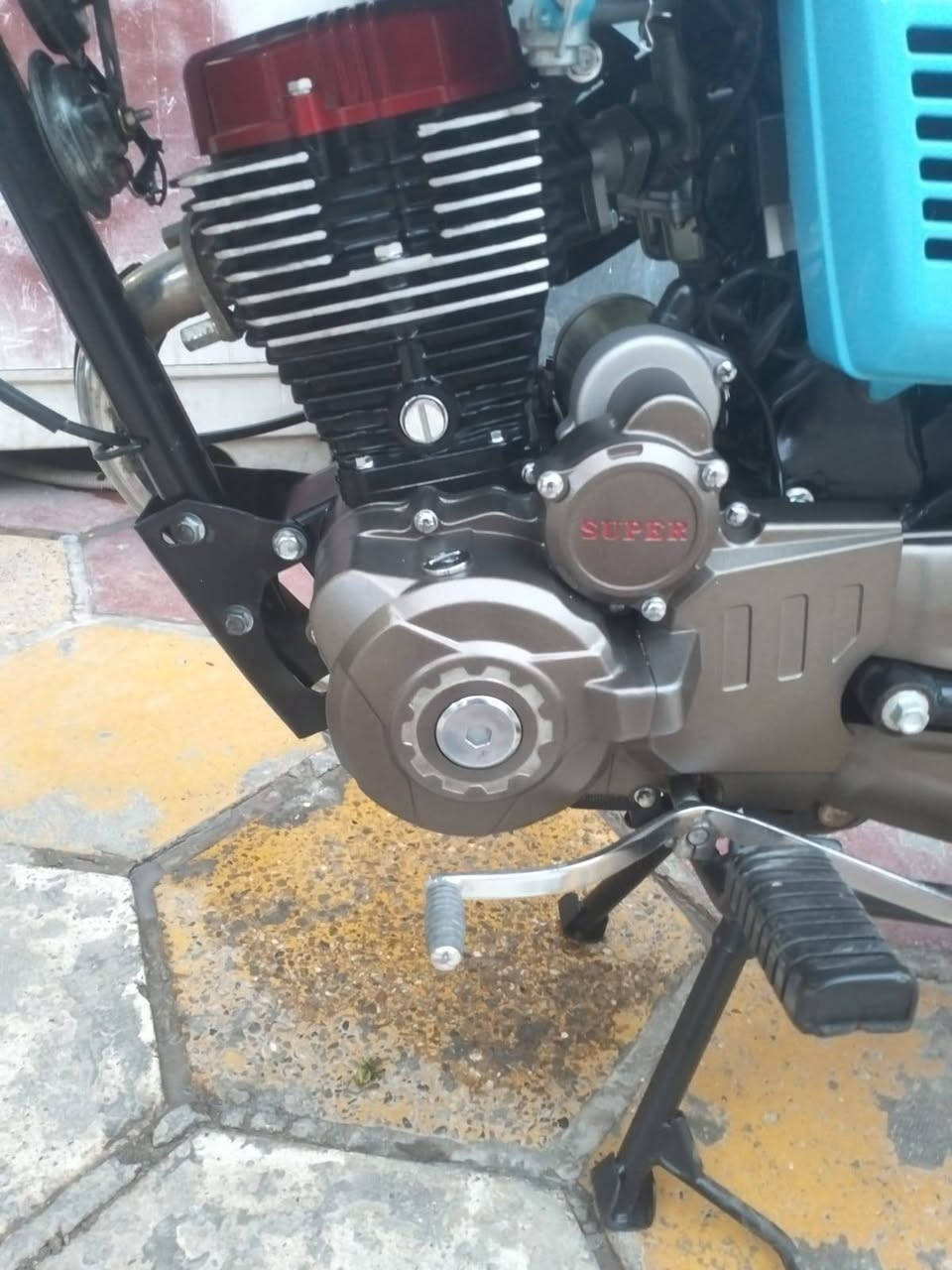 سلام عليكم دراجه شاينك ايراني اخت الجديده كهربائياته شغاله  كله شغاله لانضوح ولا تبخير  نضيفه تجي وتشوف شوفت عينك دراجه مرقمه رقم بغداد تحويل ثاني يوم عارضه /مليون ونص/                 /    1500/ وبيه مجال  العنوان بغداد مدينه الصدر   رقم الهاتف ***********
