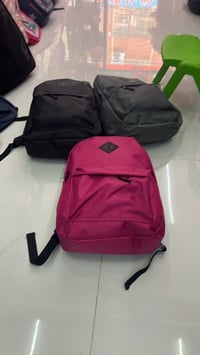 🎒 العرض الأقوى للحقائب العصرية والمميزة! 🎒 مساحات تخزين ذكية: جيوب متع...