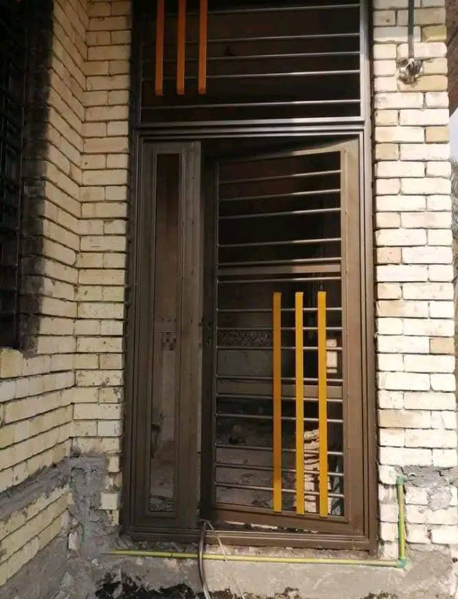 سلام عليكم عمل تنضيف وصبغ شبابيك جميع انواع الاصباغ واتساب الاتصال.. ‏‪***********‬
