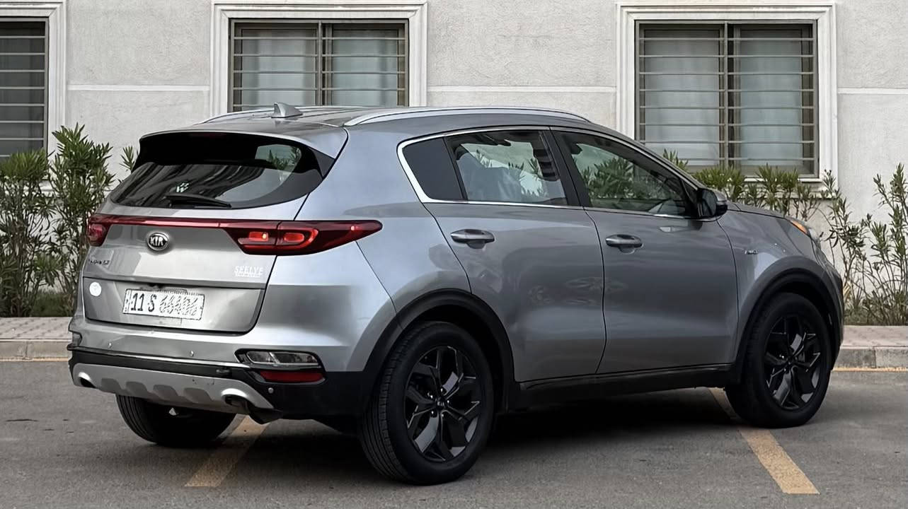 السلام عليكم اخوان
كيا سبورتج  2021
محرك 2400 
كير اوتو
ماشيه 57 
المواصفات

تحكمات ستيرن
شاشه كبيره
كامره دواره
رادار جانبي
مري شفط
حساسات خلفي
كشنات جلد
تدفئه كشنات 
مود درايف ( Eco/ sport/normal)
تحديد مسار
فور ويل
ويل كب 20
منضومه زينون Led

((والسياره بشرط ولا كلوب بلشبول مشتغل))

اخوان السياره بيه قطعتين صبغ ( جاملغ+ باب)
(السعر 158 وبيه مجال )
رقم بغداد بأسمي سنويه وهزه ورقم جديد
مكان السياره المنصور او الغزاليه 
للاستفسار ( ***********) واتساب
