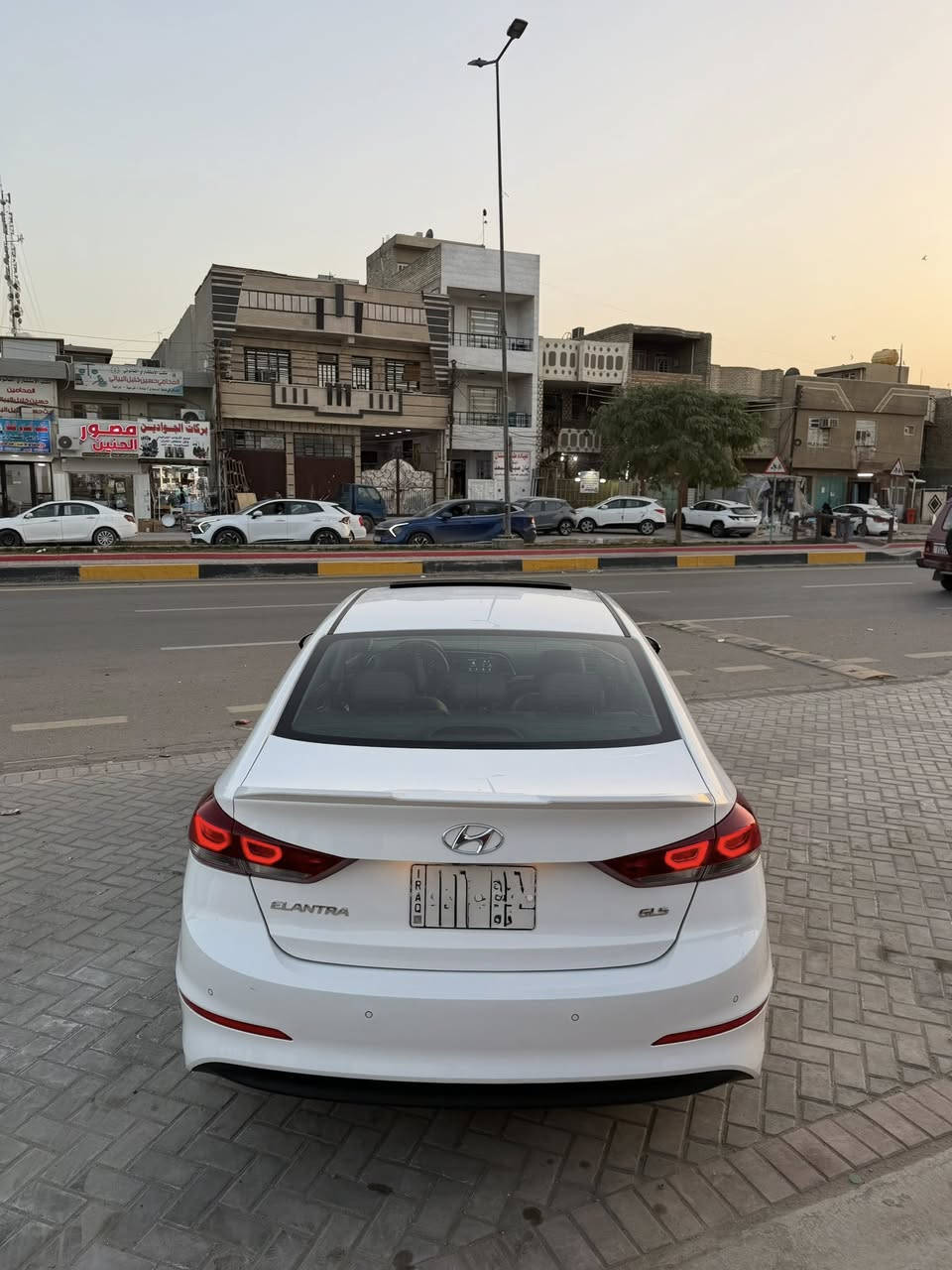 النترا 2017 وارد ايراني VIP فووول مواصفات
حساسات امامي خلفي 
شاشه كامره اصلية 
تدفئه وتبريد كشنات امامي 
تدفئة كشنات خلفي 
تدفئة مقود 
3 انضمة قياده 
تحديد مسار 
رادارات 
مري قلاب عند الرجوع 
خزن كشنات ميموري 
كشن السائق كهرباء 3 وضعيات 
فول تحكم ستيرن مع مثبت سرعة 
لد امامي + لد خلفي 
فتحة سقف 
كشنات جلد بلون القرميدي 
بصمة مع ترحيب عند الاقتراب 
صندوق ذكي يفتح عند الاقتراب 
فول سستم سماعات مع التويترات 
نضام مكابح Abs 
وبعد بيها هواية مواصفات والجناية مالتها يعرفها اكيد 

ماشية 77 الف كيلو كلش محافظ عليها ونضيفة 
مابيها صبغ بس الدعامية الاماميه

السعر / 168 ورقة وبيها مجال

للاستفسار / ***********
او / ***********
