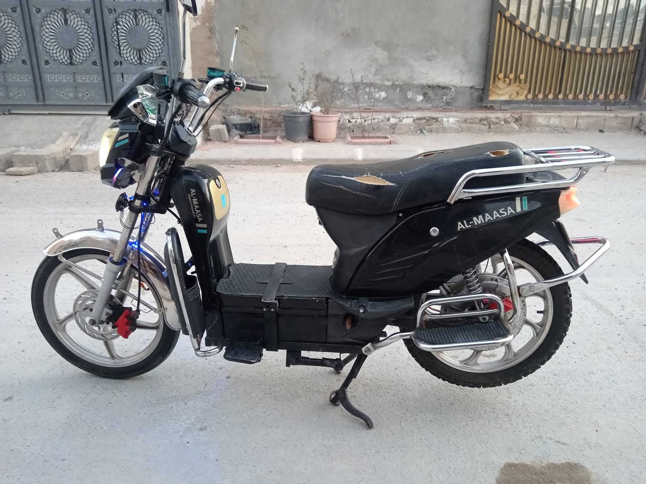 سلام عليكم
هارلي 2023 للبيع الدراجه كلش نضيفه سعرها 350

***********
