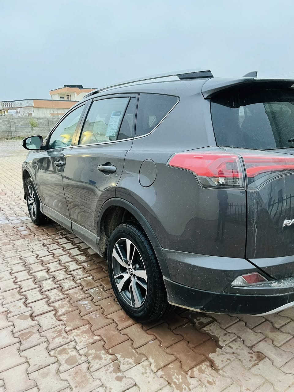 راف فور 2017 رقم سليمانية مواصفات Xle  فتحه سقف تحكمات شاشه جبيره اشاير بالمري ويل كروم تايرات اربعه جديد بيها 4 قطع سرقه بونيد والجاملقات الاماميه وباب السائق بدون دواخل مكانها قضاء الحويجة السعر 148 وبيها مجال قليل /// ***********
