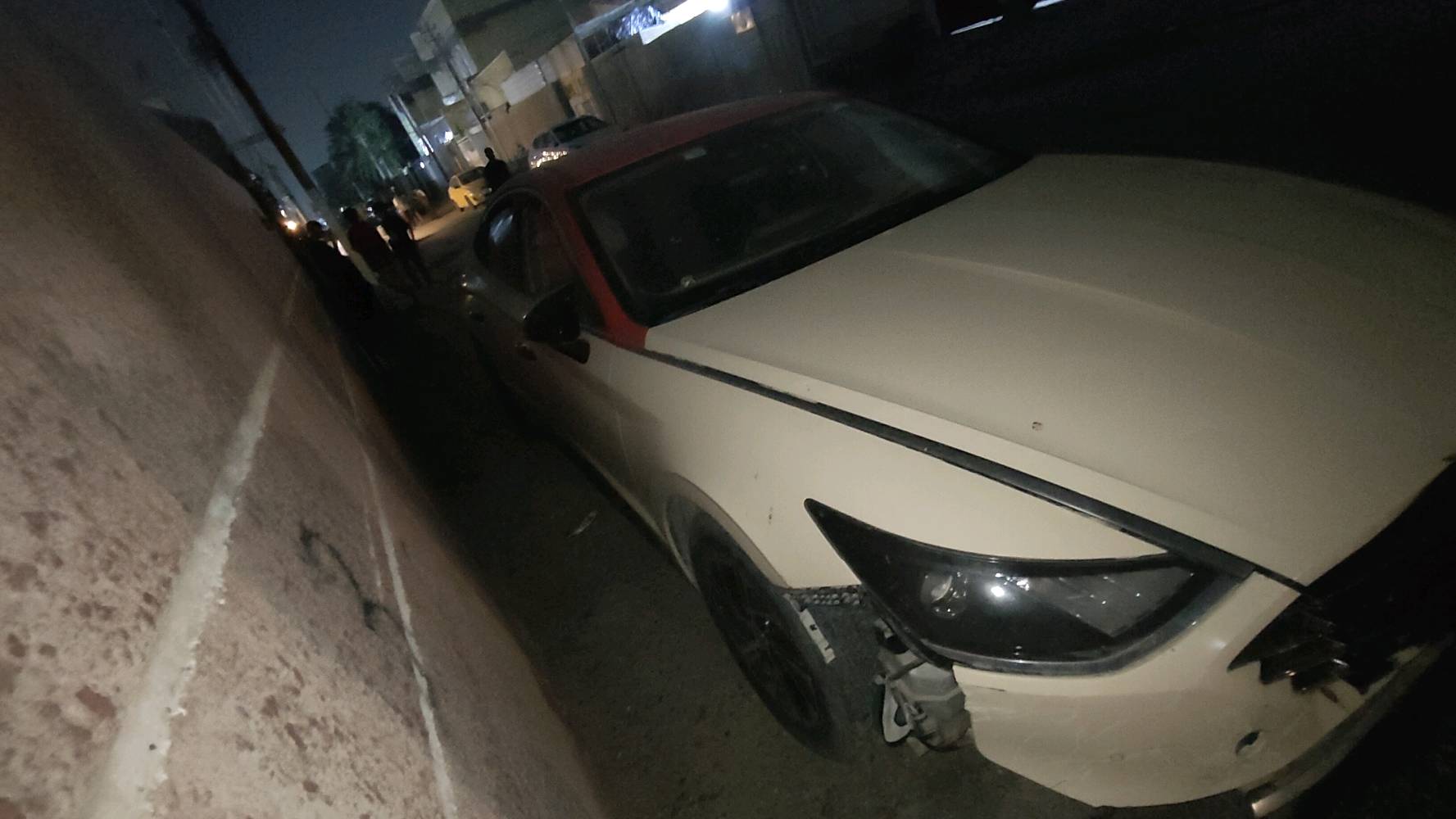 سلام عليكم 
سيارة سوناتا هايبرد خليجي  وارد كوري موديل 2023 اصل  سنوية 
وليس معلاية 
حادث دعامية رصعه بالبنيد صغيرة ممصلحه مثل ما واضحة بالصورة 
تبديل دعامية تفصيخ اصلية بعدني ما صابغها 
ماشية 118 
ااسيارة نظيفة ومابيها شي 
للاتصال *********** اتصال + واتساب 
السعر 135$