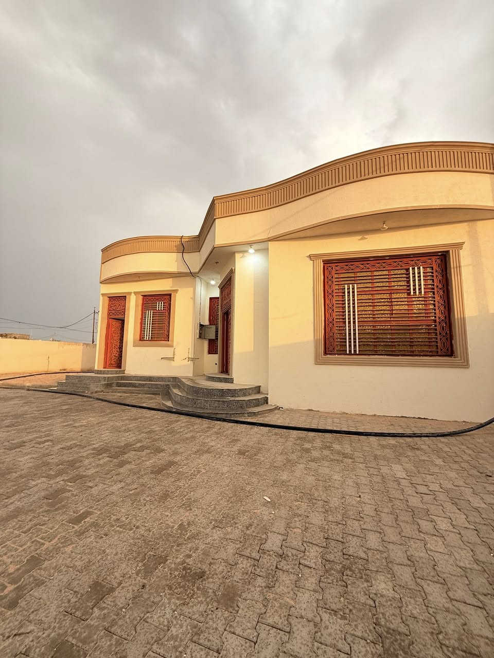 سلام عليكم وسعد الله أوقاتكم ⁉️👋

بستان للبيع 🌿 يحتوي على بيتين 
المساحه الكليه 2.000 متر
مساحه البيت لأول 150 متر على تبليط بناء حديث 
و مساحه البيت 
الثاني 250 متر بناء طابوگ فارغات و جاهزات للسكن

طابو ملك صرف سهم 
تحويل بسم المشتري 

جميع خدمات متوفرة
بستان عامر يخبل 

#العنوان بصره أبي الخصيب طريق الصحراء  
السعر 370 و بي مجال 
للاستفسار *********** صادق
