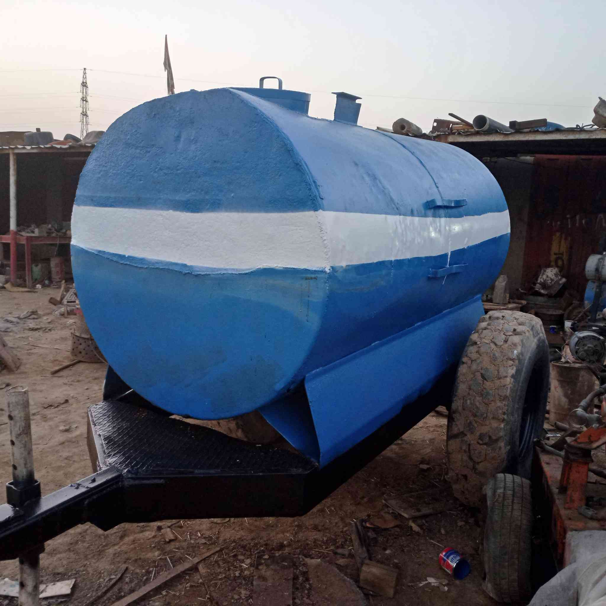 السلام عليكم للبيع مقطوره 3000لتر تانكي 4مليم شاطئ بدون لحيم تايرات جدد ديوانيه دنكير نضيف السعر مليون و400وبيه مجال لشراي عنوان ناصريه قضاء رفاعي ستفسار ***********
