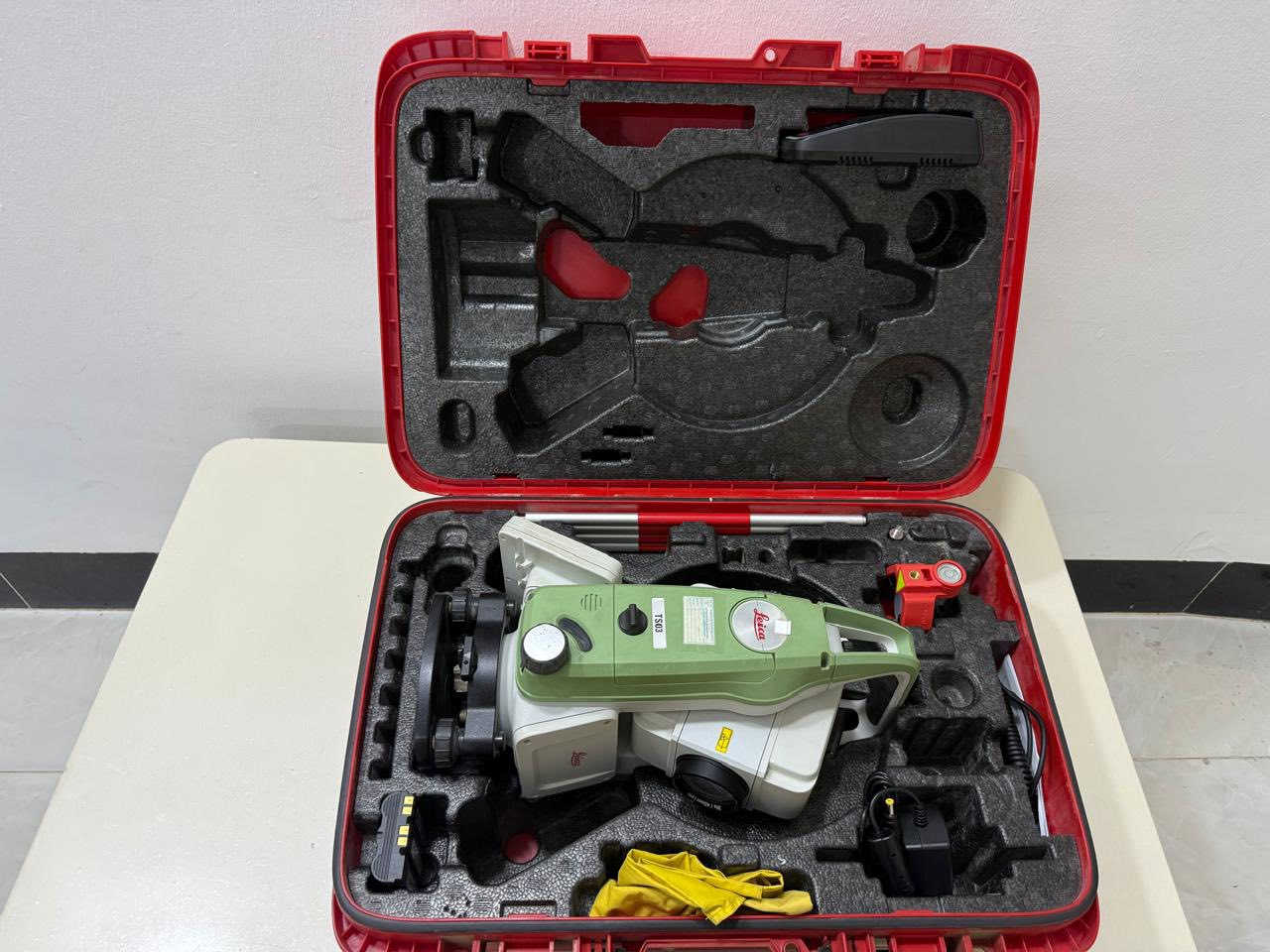 للبيع جهاز توتال ستيشن Leica FlexLine TS03 (بحالة ممتازة) 🏗️📐
يتوفر لدينا للبيع جهاز توتال ستيشن Leica TS03، 
المواصفات التقنية الرئيسية:
                                           Leica FlexLine TS03 (R500)  
•الموديل : 2019
• المدى: قياس غير عاكس (Reflectorless) يصل إلى 500 متر بدقة عالية.
• الدقة : [ 5 ثوانٍ].
• المتانة: تصنيف IP66 (مقاوم للغبار والأمطار)، 

للتواصل والاستفسار:
📞 *********** (اتصال & واتساب)
