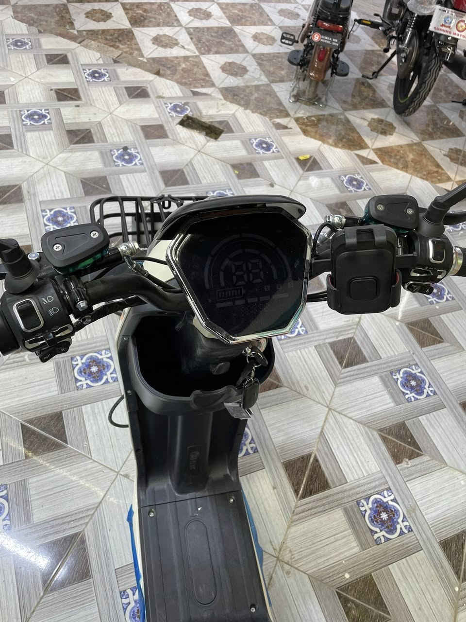 يتوفر لديناا دراجة شحن أر 9
5باتري الكبير🔥🔥
كرت شاشه بصمه
عنبار بريك خلفي امامي✅
تاير جوبلس✅
شاشه ديجيتال
لايت لد شكل جديد
يوجد/ جملة +مفرد
اللأستفسار أتصل اوراسلنا على واتساب
📞📞📞(***********)
