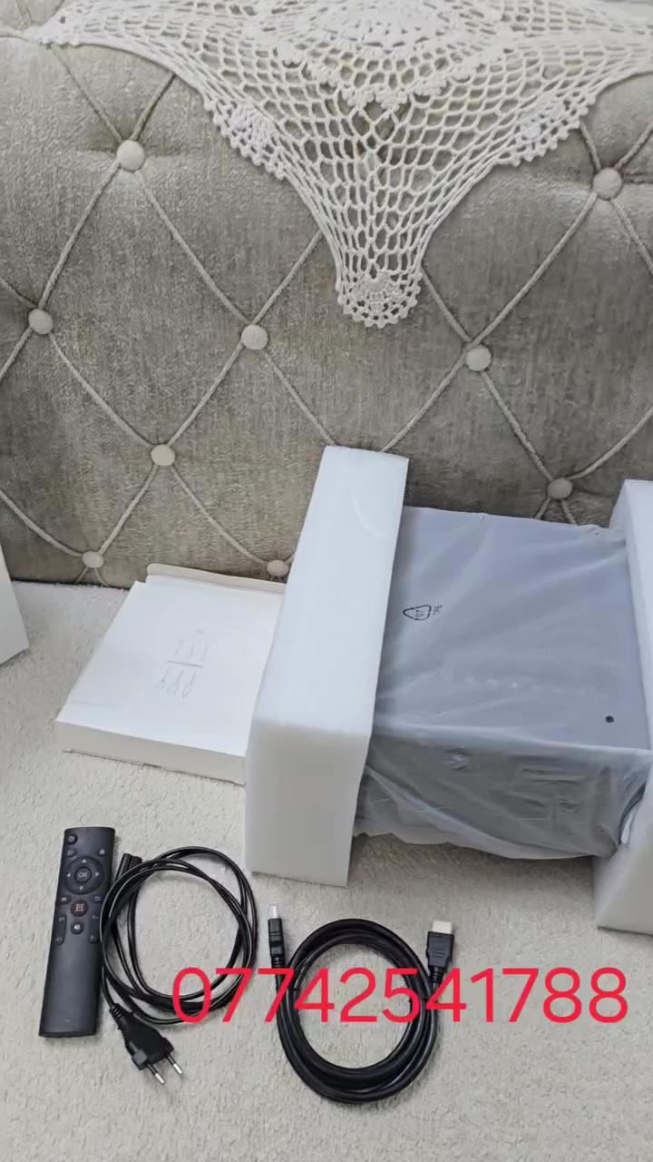 داتا بسطوع عالي يصل الى 20000.1 يعمل في الضوء
يحتوي على مكبر صوت مدمج بقوة 15 واط. 

الجهاز مزود بتركيز تلقائي وتصحيح تلقائي للانحراف، مما يضمن نسبة عرض مثالية. 

يعمل الجهاز بنظام بصري مغلق بالكامل لمنع دخول الغبار، مما يقلل من البقع السوداء ويحافظ على جودة الصورة. يدعم دقه 4k يربط جميع الموبايلات واي فاي
حجم الجهاز كبير جوده في الصناعه بشكل ممتاز
للحجر واتس اب
***********
