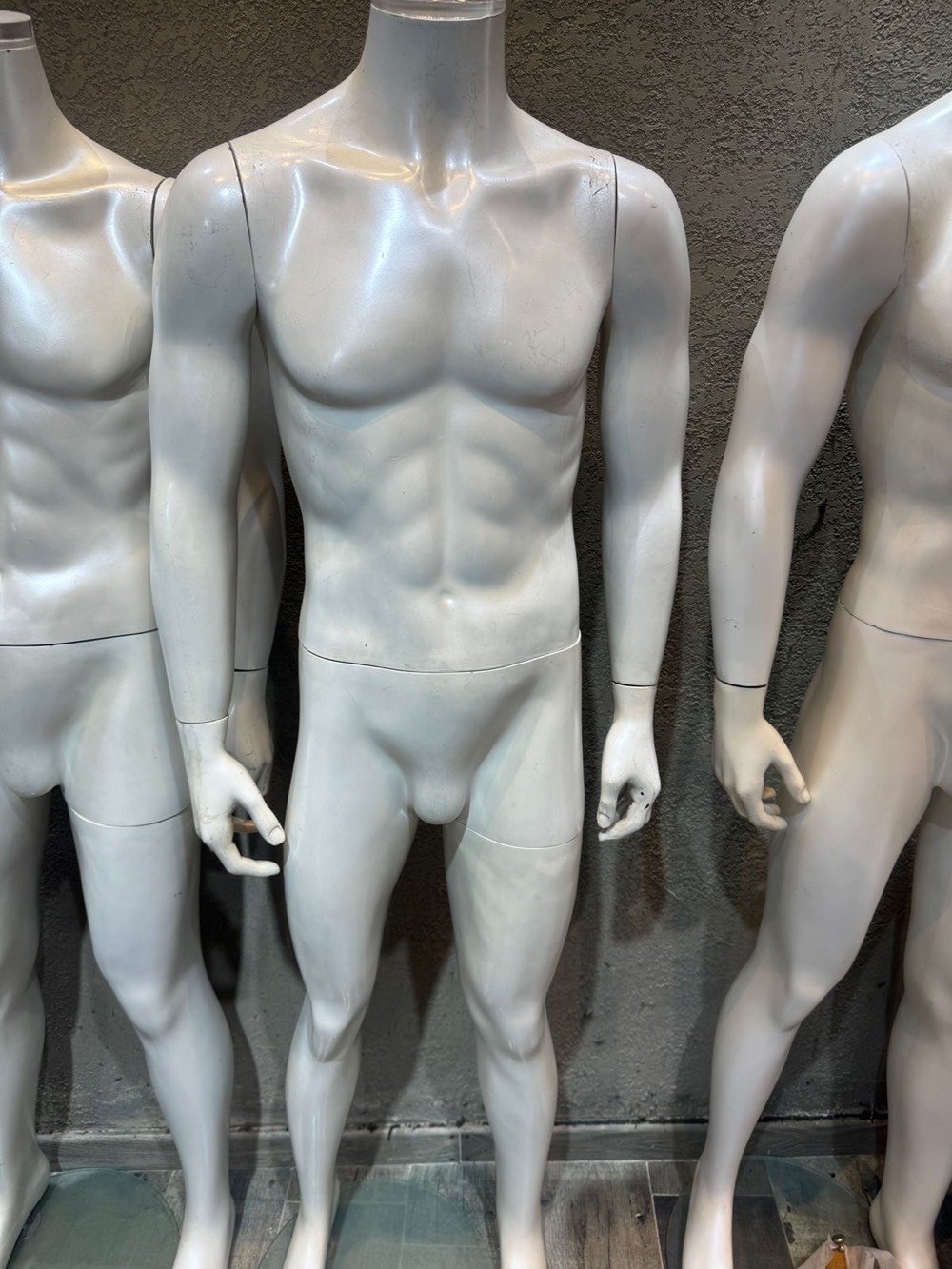 السلام عليكم من رخصه الادمن
فدوه عندي غراض تصفيه محل اريد ابيعهم لان محتاج فلوسهن مستعجل
⬅️مليكانه النصف جسم عدد:  9 قطع / سعر القطعه الواحده 15 الف
⬅️مليكانه جسم كامل عدد: 4 قطع / سعر القطعه الواحده 45 الف
⬅️مليكانه 3D تصميم حديث الشكل قطعه واحده فقط / السعر: 100 الف
المكان بغداد الكرخ وللتواصل والاستفسار 
( ***********)