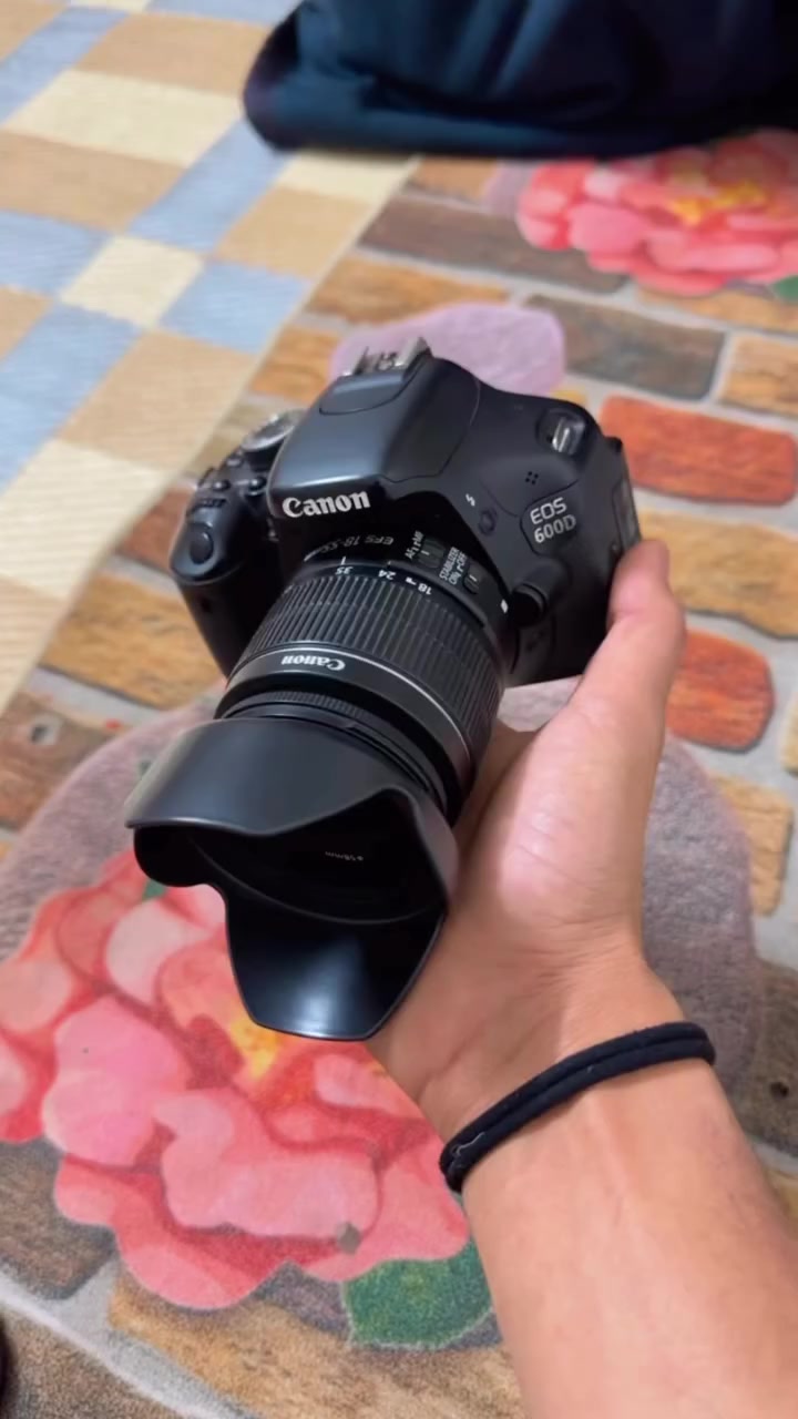 كامره كانون للبيع بسعر ٥٥٠بيه مجال  الكامره نضيفه ١٠٠/٩٩اوياه عدستين العدسه البلاديه ول موجوده  بل فيديو مكاني بغداد تواصل على هاذ رقم ***********بي وتساب
