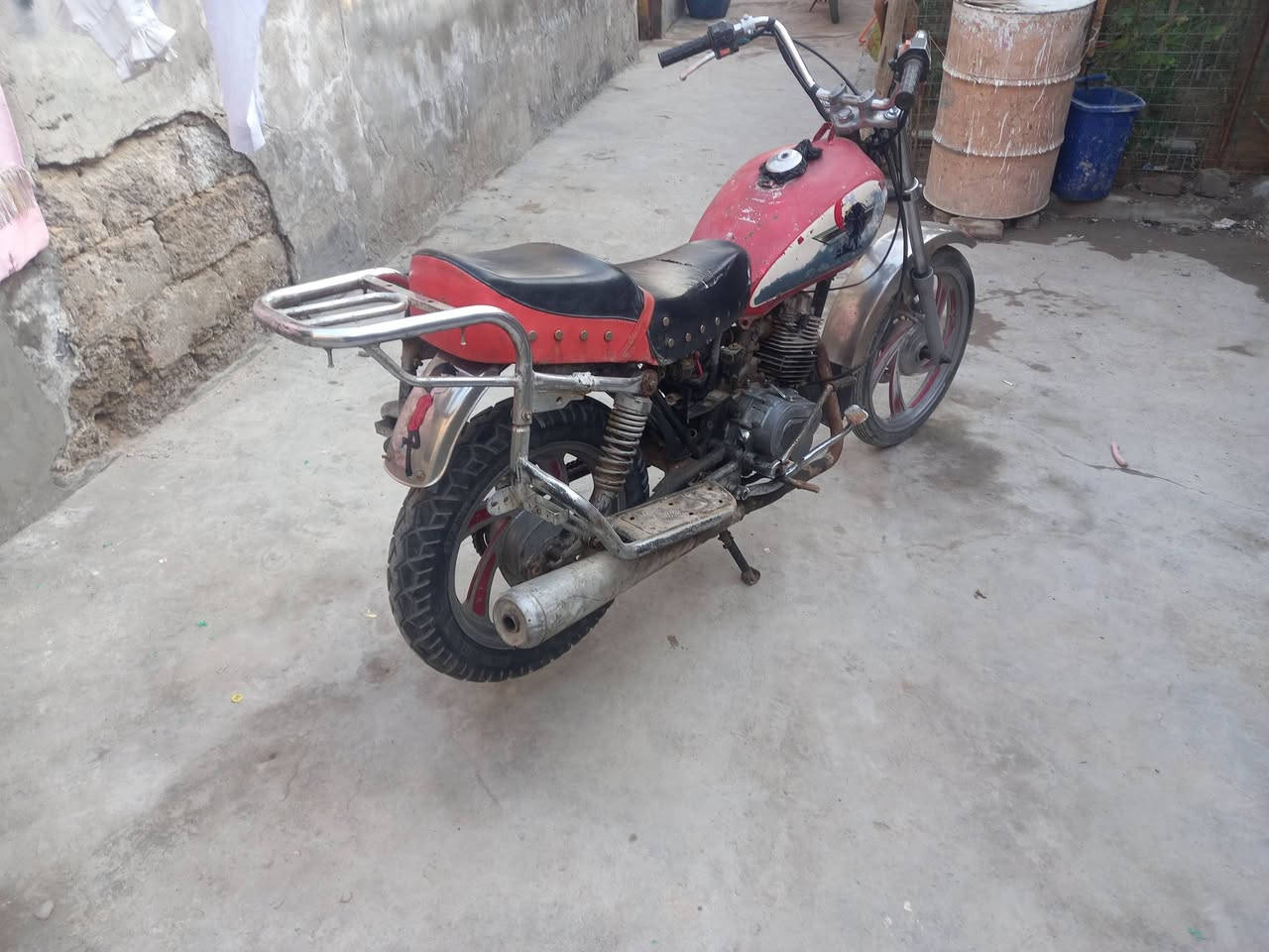 للبيع دراجه هارلي ادوات مكينه  كاض لكرنك السعر 150وبيه مجال الدراجه كلهه عل لبلاد مكان البصره الهارثه حي الانتصار ***********
