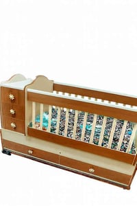 سرير طفل للبيع بحالة جيدة ثابت أو هزاز السعر ٥٠ الف الطول ١٦٠ سم النزا...