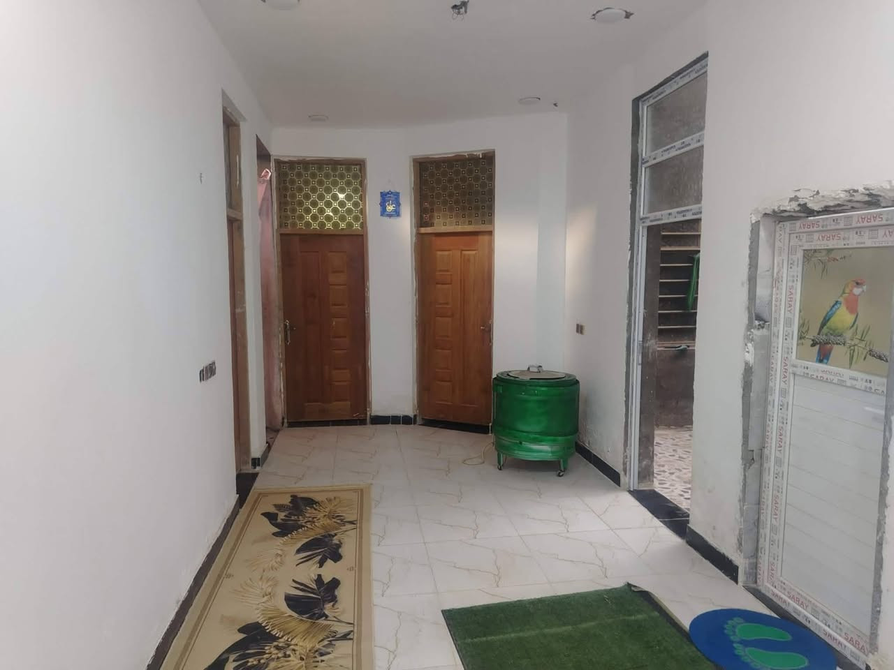 بيت للبيع حي حكيم شارع الوائليه مساحه 250متر طابقين كله طابوك يتكون من 5غرف نوم وصاله ومطبخ واستقبال مرقم من بلديه صاله عدد 2صحيات داخلية وخارجية بس طابق ثاني نقصه بس ارضيه فرعي عرض شارع 10متر قريب شارع العام *********** أو ***********واتساب
