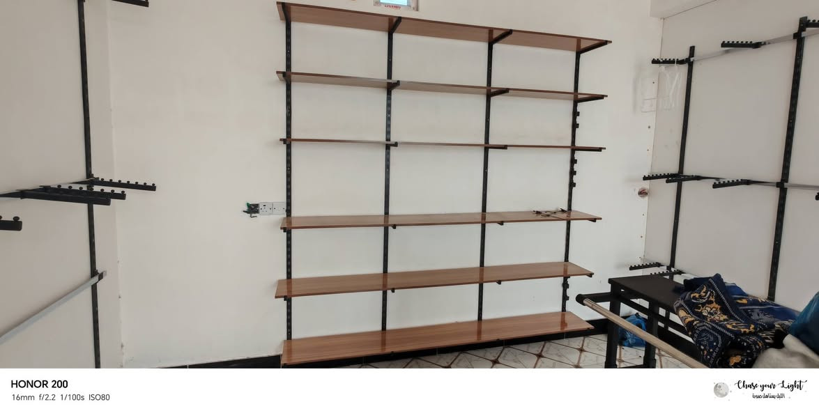 السلام عليكم اثاث محل ملابس للبيع شلع المكان جزيرة الخالديه للاستفسار ***********
