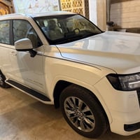 لاندكروز 2024 ساز كفالة عامة فقط خدش بالباب موضح بالصورة  سيارة اخت ال...