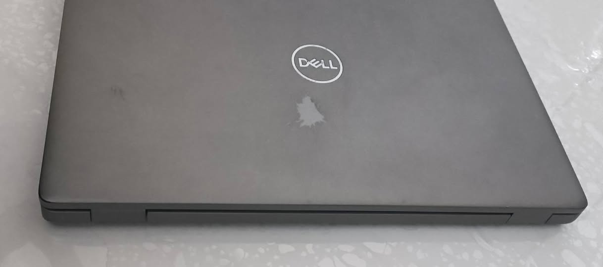 #للجميع📢 إعلان بيع لابتوب DELL نظيف جداً وبسعر مناسب 

السلام عليكم شباب، للبيع لابتوب DELL بحالة ممتازة ونظيف نظافه الحاسبه 95٪  يفيد للدراسة، الشغل، التصفح، والألعاب الخفيفة. الحاسبة سريعة ومابيها أي نقص
💻 المواصفات الداخلية:
المعالج: Intel Core i5
الرام: 8 جيجابايت
الهارد: SSD 256 GB (سريع جداً بالتشغيل وفتح البرامج)
كارت الشاشة: داخلي Intel Graphics

🔌 الملحقات:
الشاحنة الأصلية مالتها.
💰 السعر:
سعر الحاسبة ويه جوستك العاب ويندوز: 290 ألف دينار عراقي

📍 المكان: ( كركوك)
📞 للتواصل: (راسل الصفحه)


**إذا كنت صاحب هذا الإعلان وتريد حذفه لأي سبب، رجاءا أرسل رسالة إلى الدعم الفني**