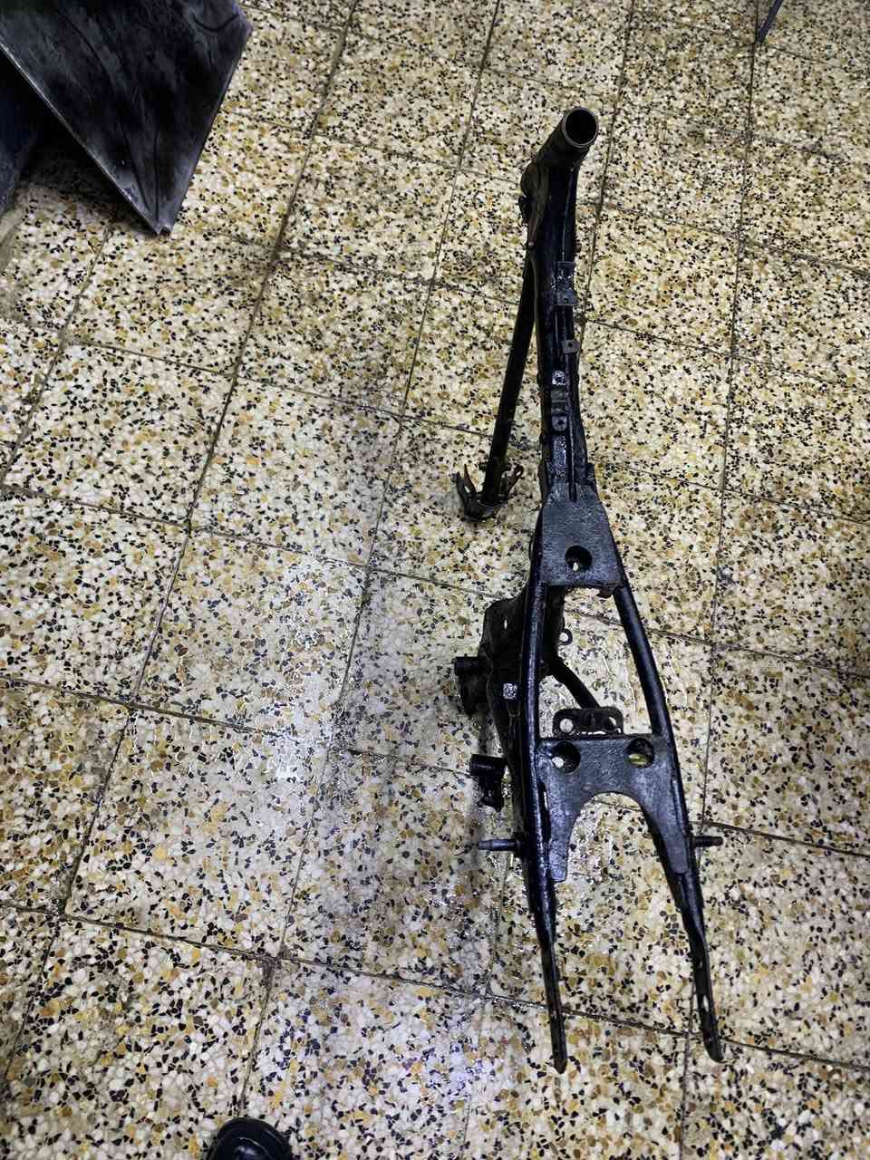 سلام عليكم شاصي نامه  شلامجهً مديل 20 ادواتً البيع مكان بصره لابله سعر 75قفلً. ***********
