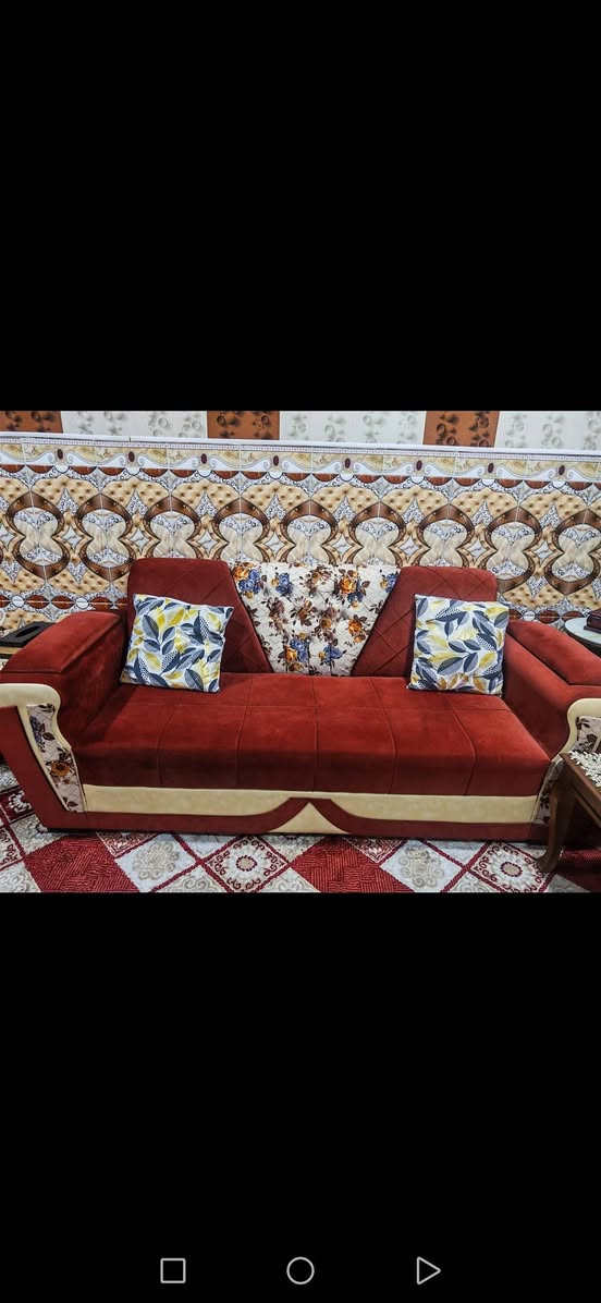 السلام عليكم
تخم قنفات تركي 5 قطع 10 مقاعد نظيف مع ميز بلازما
 سعر القنفات 400 الف والبلازما 75 الف
العنوان الزبير ***********
