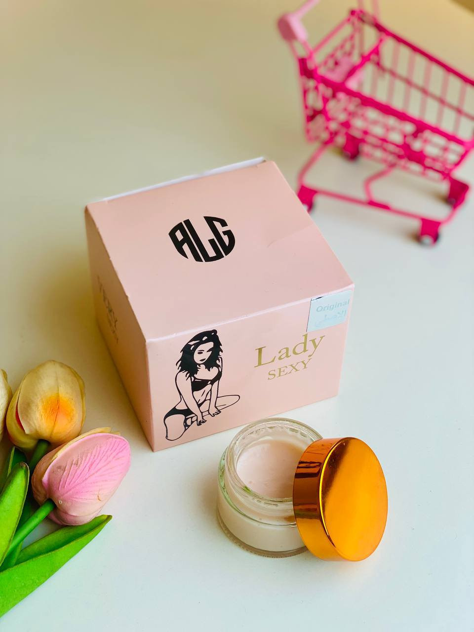 مخمرية للشعر والجـسم من ارض الخليج الاصلية 💯💯✔️

1.مخمرية ليدي 💋 
2.مخمرية قصه ✨

بعطر شوجري قوي لطيف
يخطفك من الوهلة الأولى، مُغري بشكل لا يُقاوم.
مليء بالحب والإثارة والدلع والأنوثة لأنه في تناغم مع الزهور والفواكه اللذيذة. ❤️

تلك الرائحة خليط من: 
الفراولة
التوت الاسود
الكرز الحامض
اليوسفي مع الليمون.
ثم تأخذك هذه الفواكه المنعشة لمزيج من 
الياسمين والفانيلا والبنفسج 
في رحلة مع أخشاب الكشمير والعنبر والمسك الهادئ.

لتحصلي على رائحة مُفعمة بالحيوية والتألق ثابتة لا تزول، 
فتلك المخمرية صُنعت خصيصًا لكِ

سعر القطعة 4الالف


**إذا كنت صاحب هذا الإعلان وتريد حذفه لأي سبب، رجاءا أرسل رسالة إلى الدعم الفني**