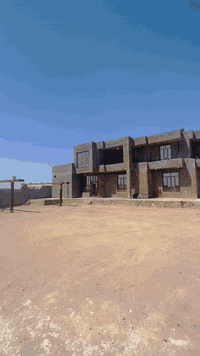 بيت للبيع سعر 260مليون  وبي مجال  ركن مع قطعة ارض 1830متر في منطقة الشراع قرب فلكه عمر الراوي  قريب  ع الشارع العام   
يتكون  البيت 
5غرف نوم 
ثنين جوه وثلاثه فوك 
ديون 12 متر 
مطابخ ثنين حار وبارد 
حمامات 3صحيات 5 
ارضيه بورسلين 
تأسيس ماء 3 خطوط 
بناء حديث الطابق الاول حجر 
الثاني بلوك 
كهرباء وطنيه مولد جاهز الوطنية 
المحوله اباب السياج 
مع قطعة ارض 1830متر 
اجمالي الارض دونم مع صور الواجهة والخريطه مالته الاستفسار ***********
